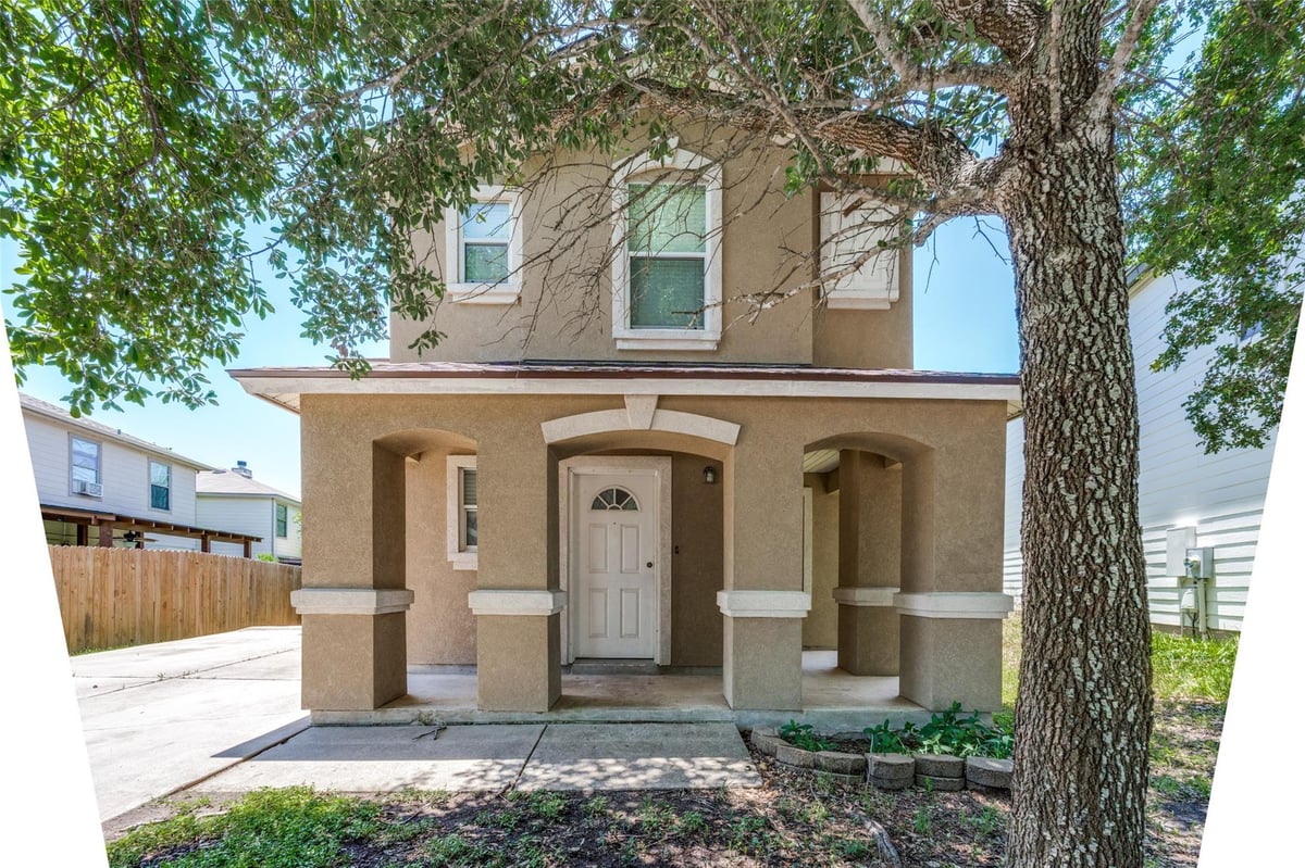 View 205 Xavier DR in El Camino Real Ph 1 Sec 1 205 Xavier DR - front exterior - Luxury home in El Camino Real Ph 1 Sec 1, San Marcos, TX
