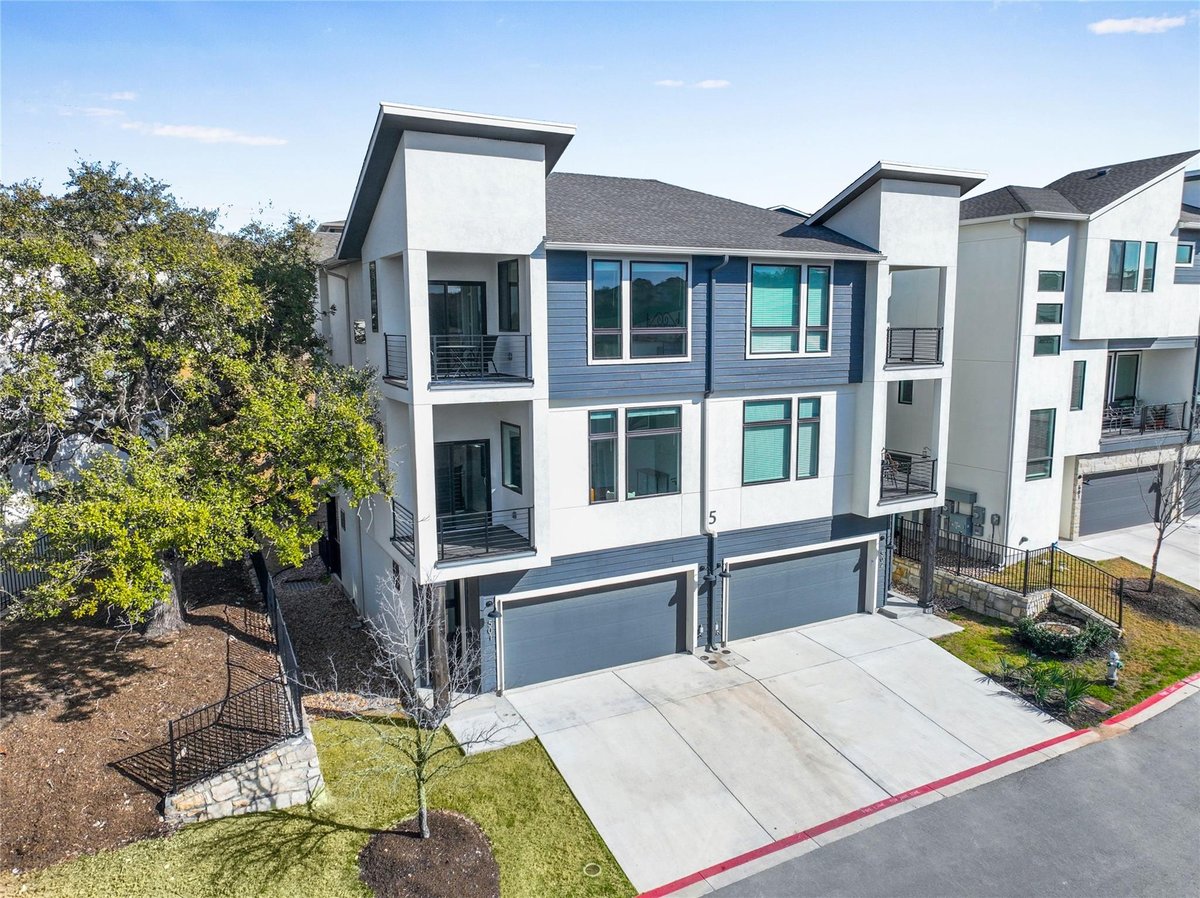 View 2050 Lohmans Spur Rd Unit #501 in N/A 2050 Lohmans Spur Rd Unit #501 - front exterior - Luxury home in N/A, Lakeway, TX