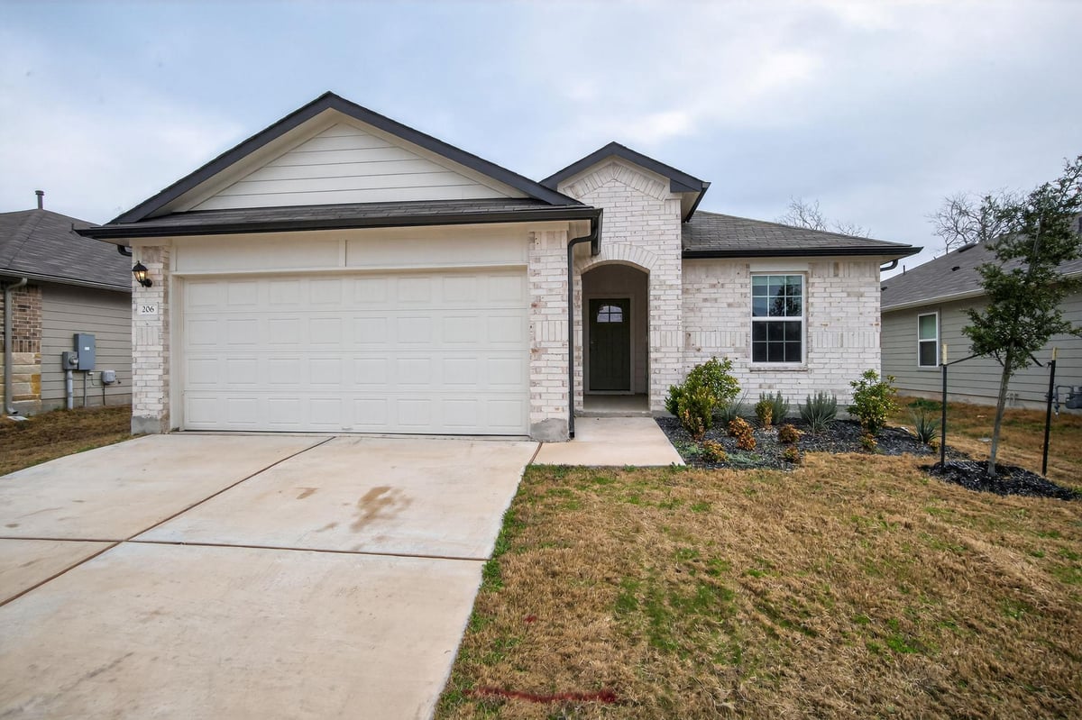 View 206 ADDISON Pl in VINTAGE SPRINGS 206 ADDISON Pl - front exterior - Luxury home in VINTAGE SPRINGS, Lockhart, TX