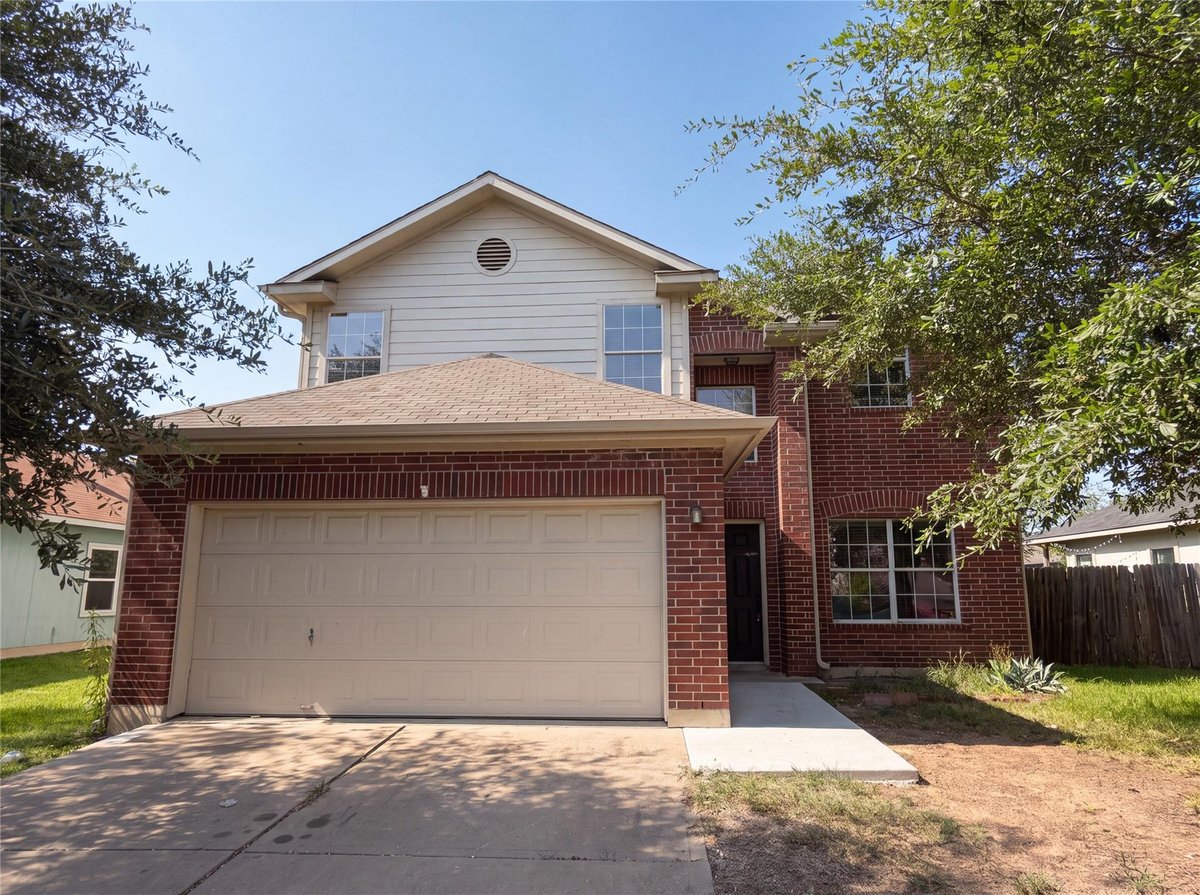 View 206 Almquist ST in HUTTOPARKE SEC 5 206 Almquist ST - property photo 1 - Luxury home in HUTTOPARKE SEC 5, Hutto, TX