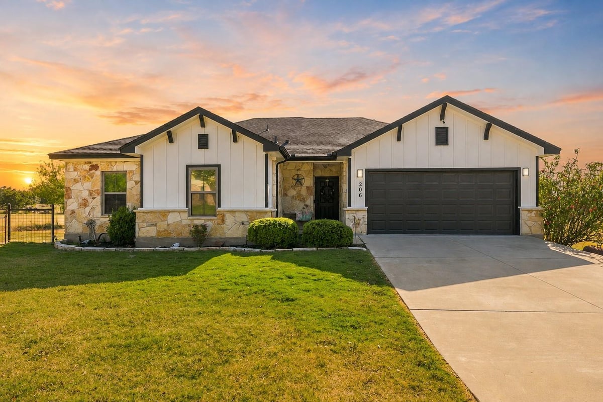 206 Brizendine Ave - property photo 1 - Luxury home in Slough Crk Sub, Florence, TX