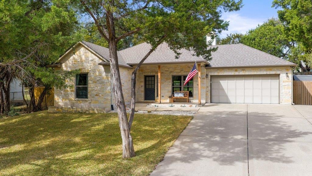 View 206 Cargill Dr in Briarcliff Inc Sec 09 Amd 206 Cargill Dr - property photo 1 - Luxury home in Briarcliff Inc Sec 09 Amd, Spicewood, TX