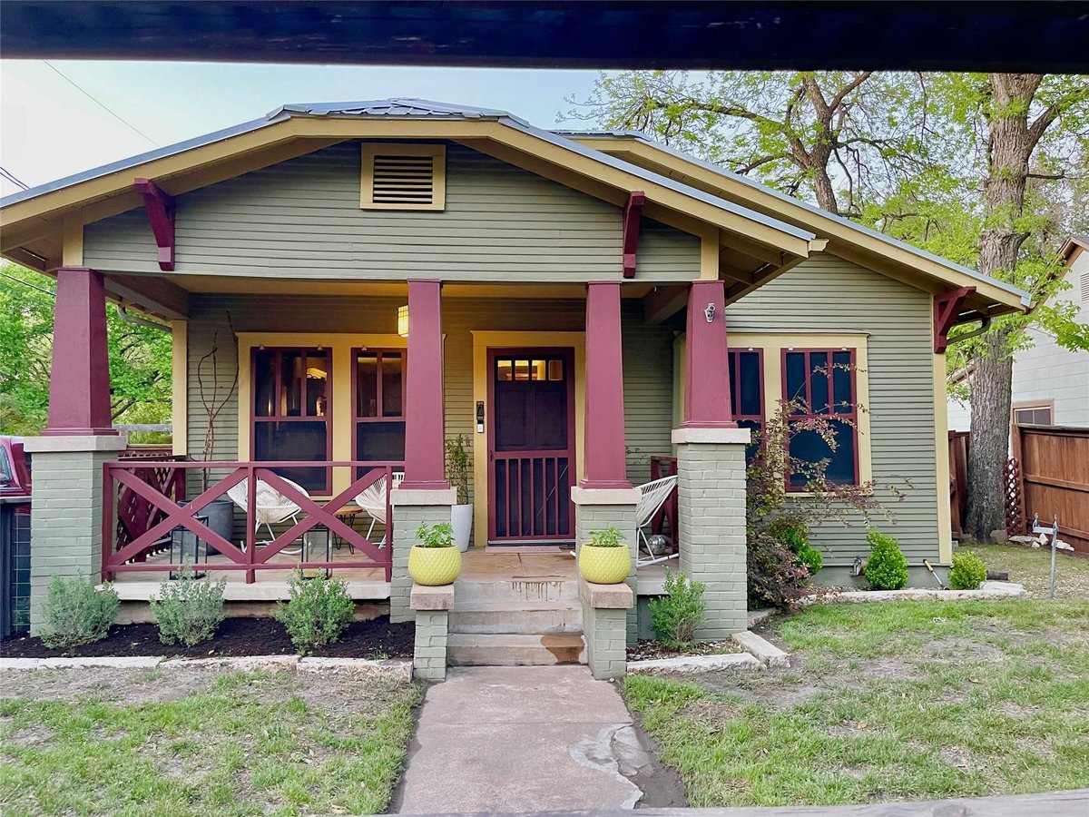 View 206 E Monroe St in Swisher Add 206 E Monroe St - front exterior - Luxury home in Swisher Add, Austin, TX