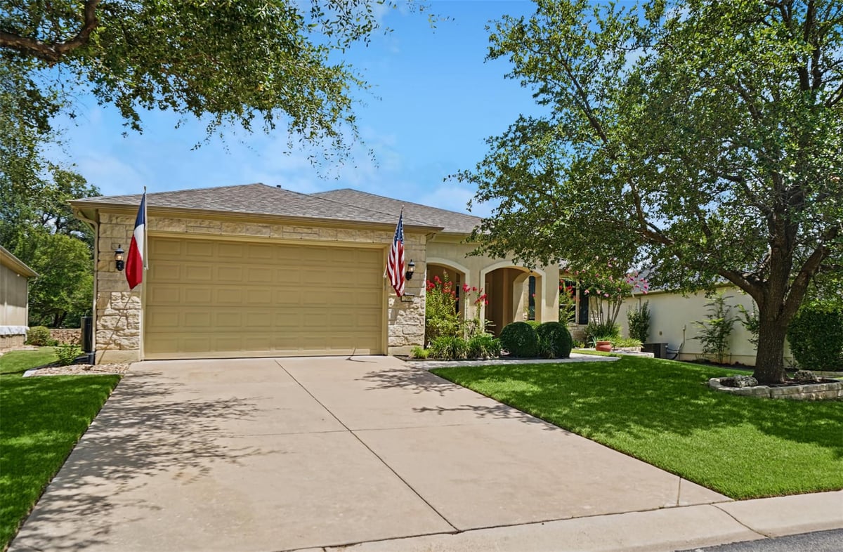 206 Mustang Island TRL - front exterior - Luxury home in Sun City Georgetown Neighborhood 43 PUD, Georgetown, TX