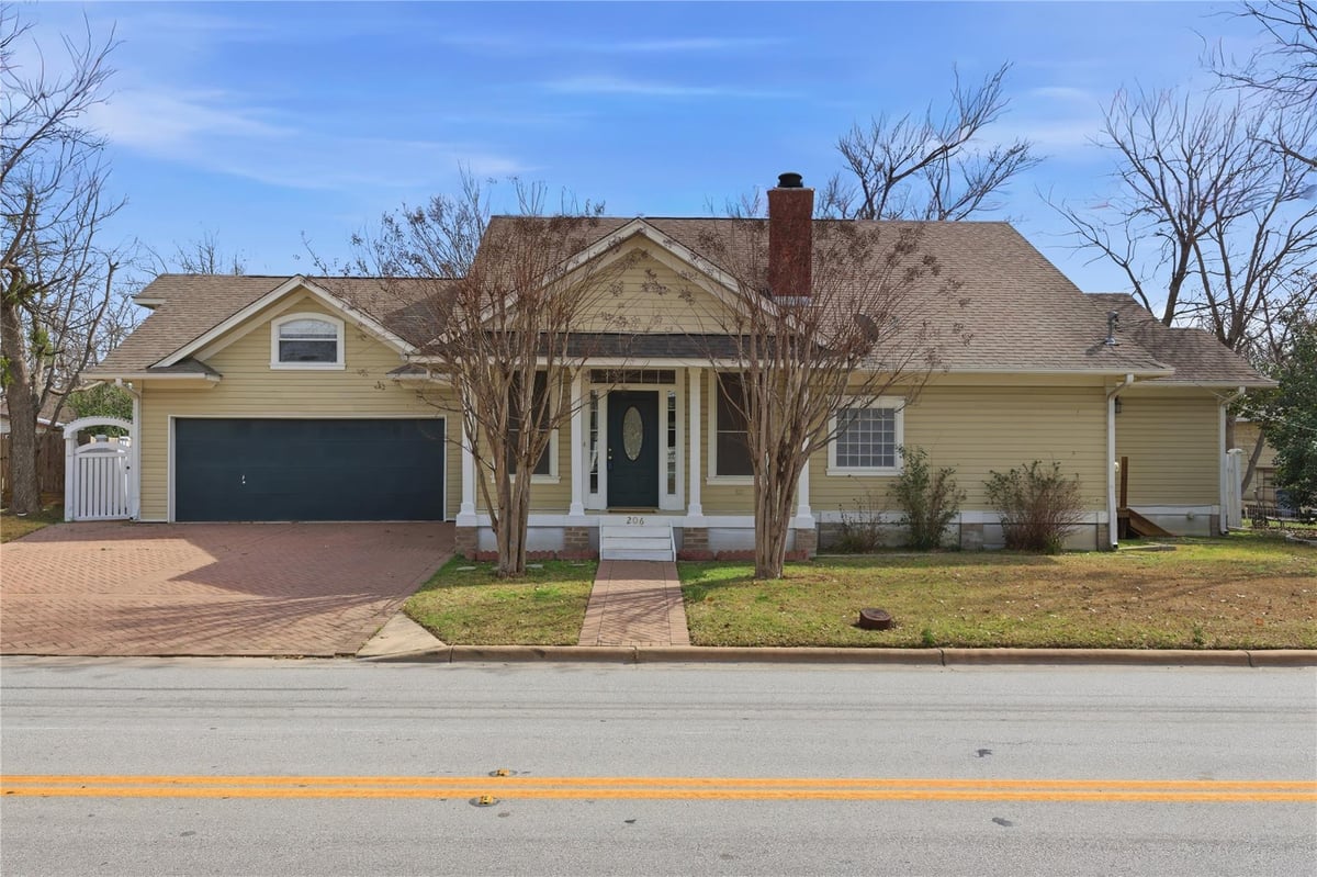View 206 N Fm 1660 in Hutto City 206 N Fm 1660 - front exterior - Luxury home in Hutto City, Hutto, TX