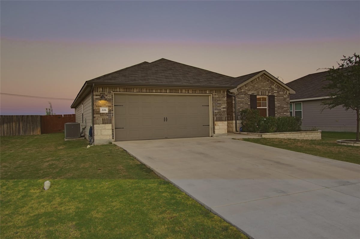 View 206 Santo Spirit RD in Highlands North 206 Santo Spirit RD - property photo 1 - Luxury home in Highlands North, Hutto, TX