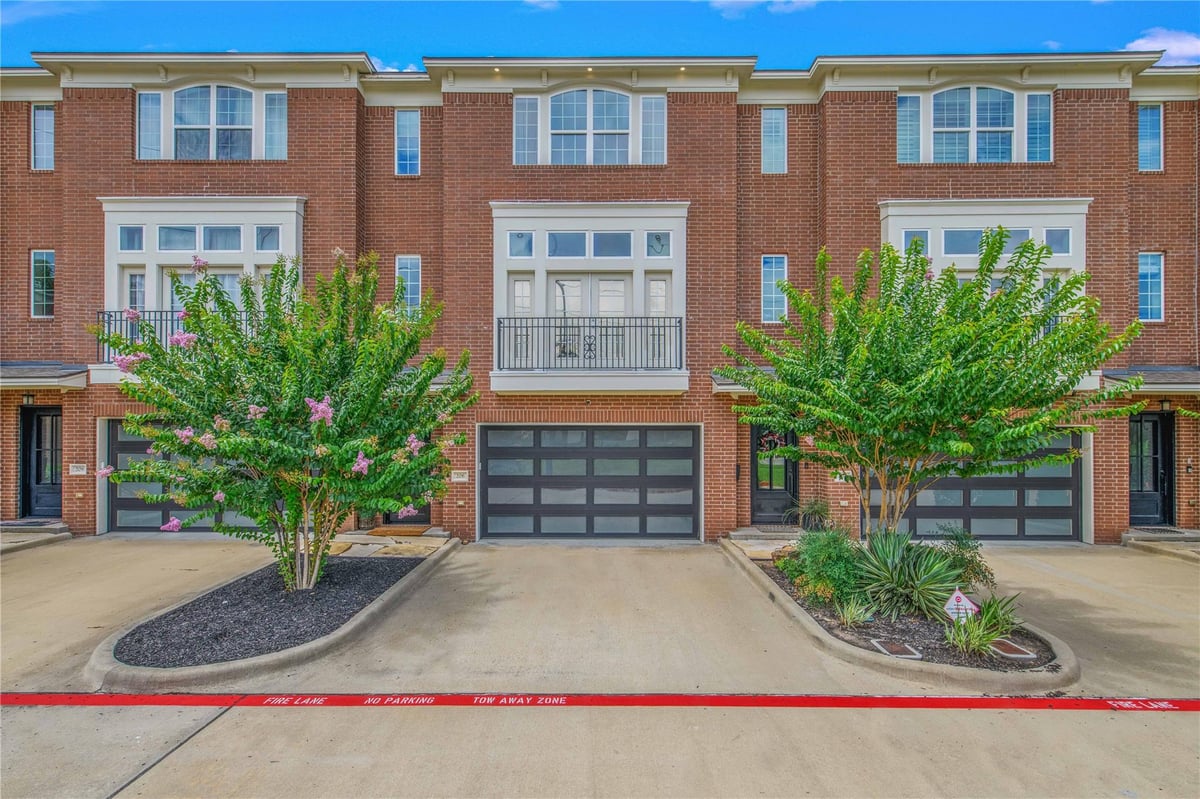 View 206 Tarrow ST in Tarrow Townhomes 206 Tarrow ST - front exterior - Luxury home in Tarrow Townhomes, College Station, TX