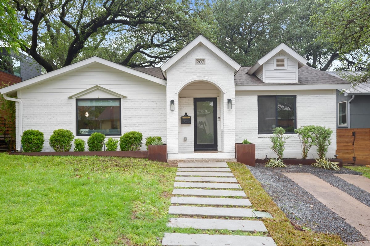 View 207 El Paso St in Brinwood Sec 03 207 El Paso St - front exterior - Luxury home in Brinwood Sec 03, Austin, TX