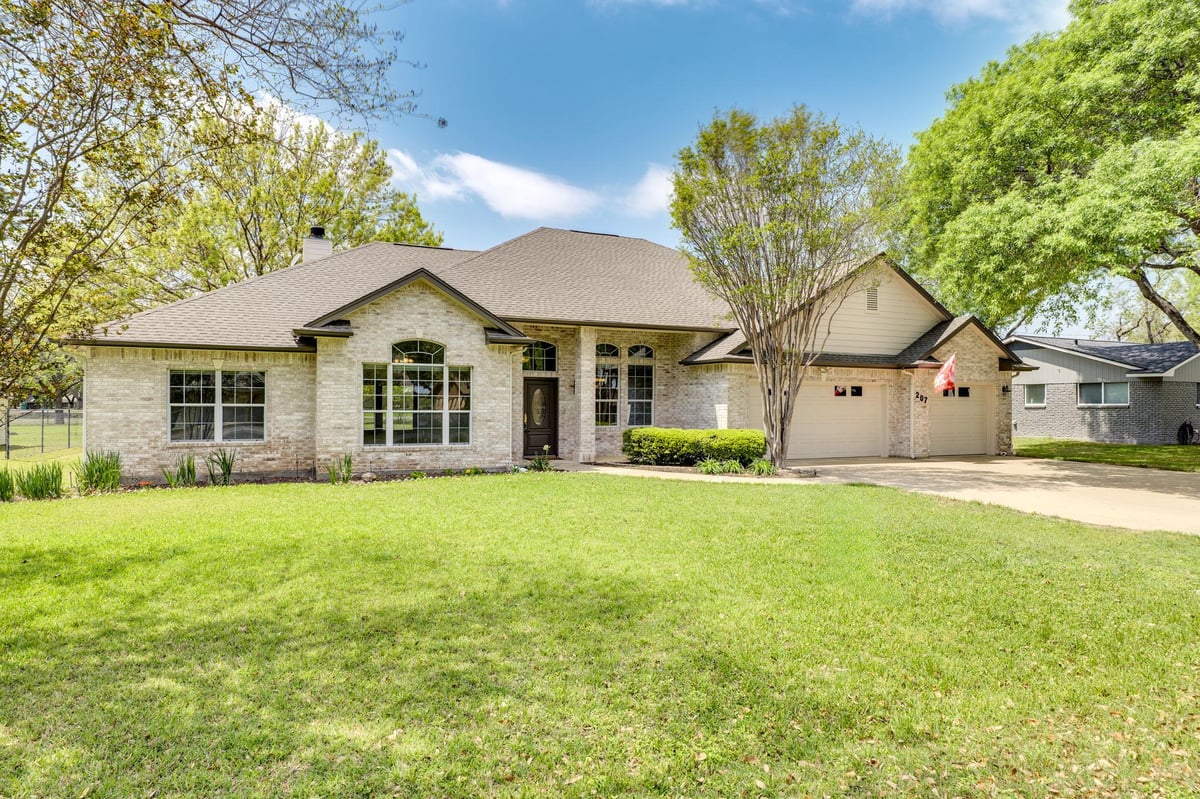 View 207 Flamingo Cir in Highland Haven 207 Flamingo Cir - front exterior - Luxury home in Highland Haven, Highland Haven, TX