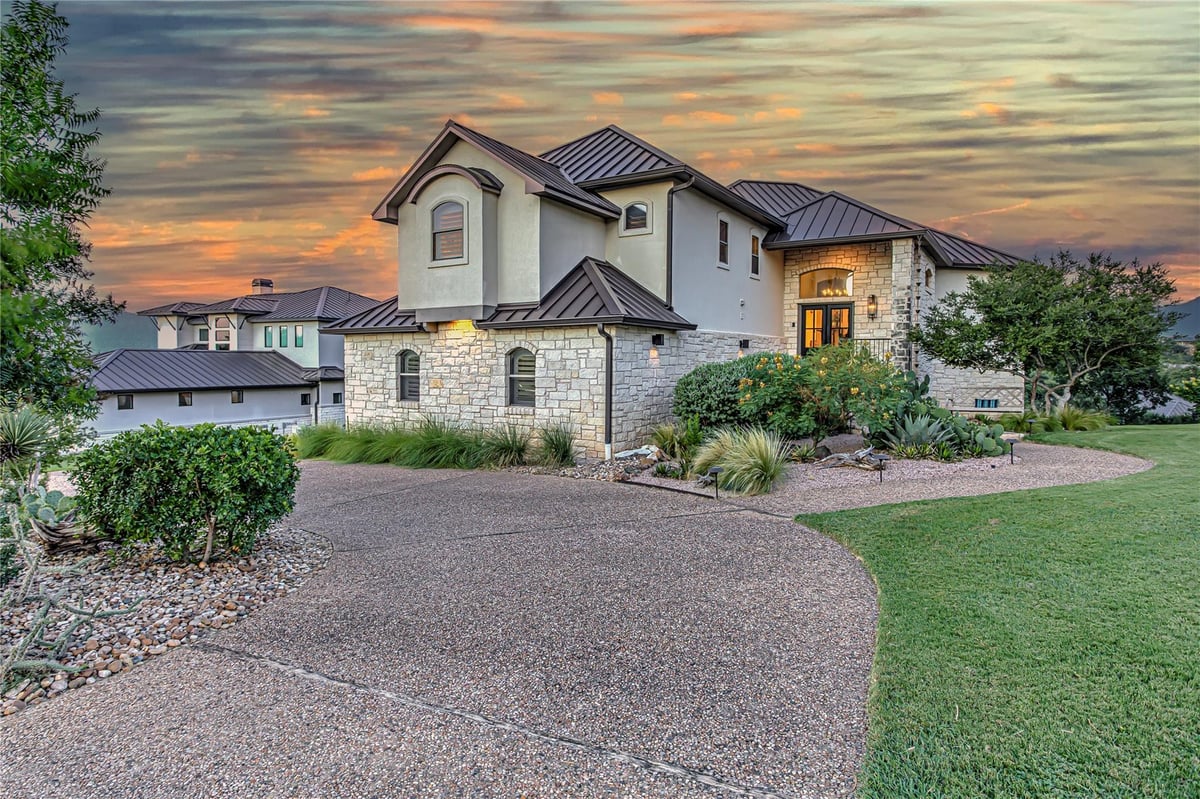 207 Florentine - front exterior - Luxury home in Applehead West, Horseshoe Bay, TX