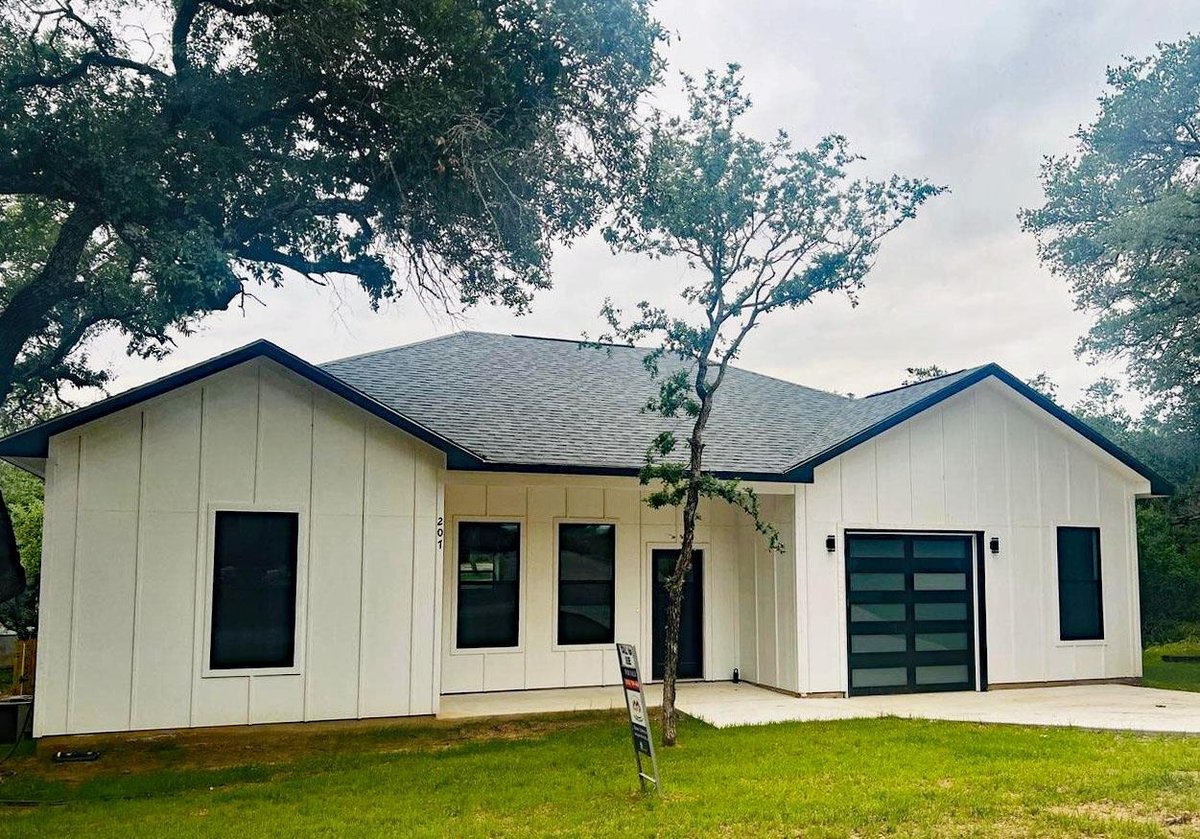 View 207 Laurel LN in Lakeside Beach 207 Laurel LN - property photo 1 - Luxury home in Lakeside Beach, Spicewood, TX