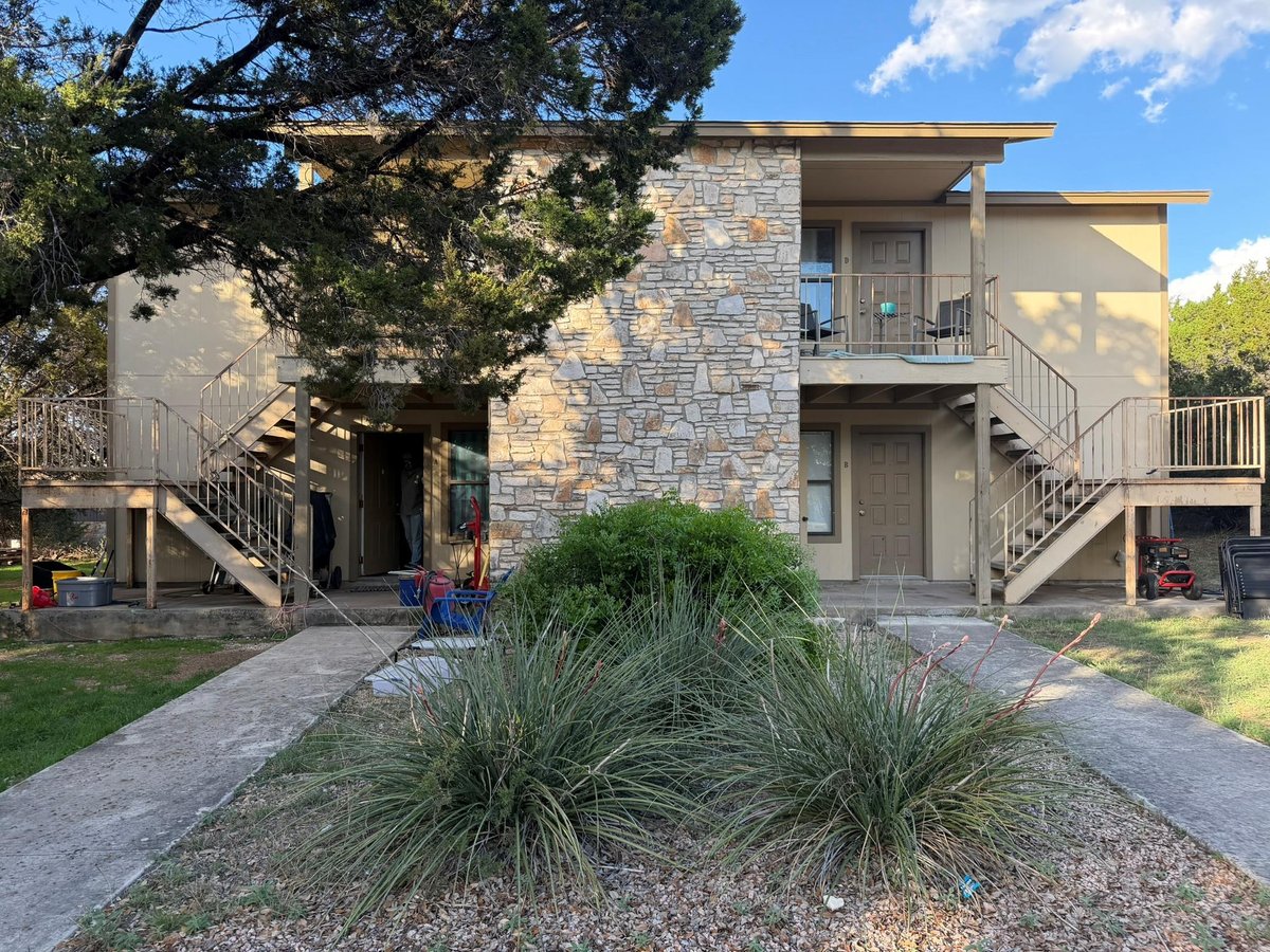 View 20700 Bonanza St in Lago Vista Travis Plaza 20700 Bonanza St - property photo 1 - Luxury home in Lago Vista Travis Plaza, Lago Vista, TX