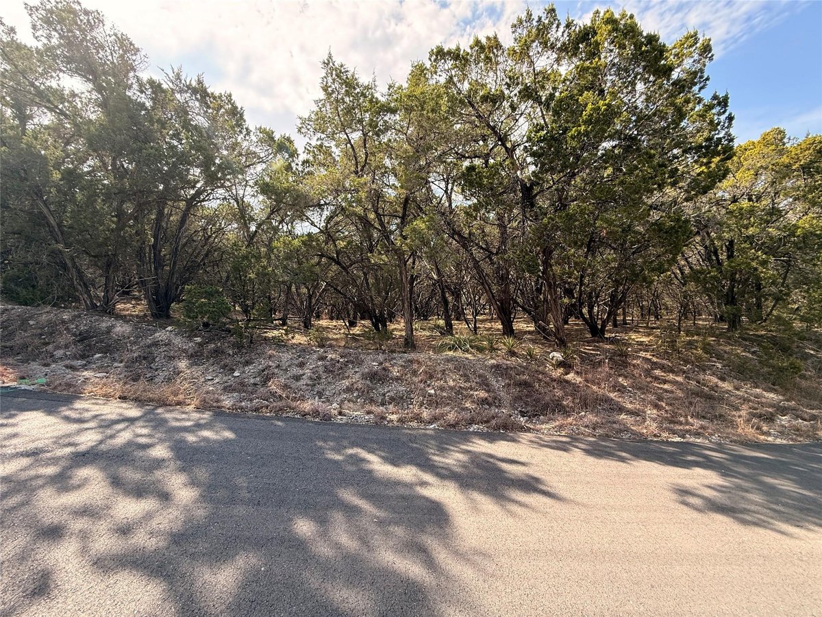 View 20705 Post Oak DR in Lago Vista Estates Sec 04 20705 Post Oak DR - property photo 1 - Luxury lot in Lago Vista Estates Sec 04, Lago Vista, TX