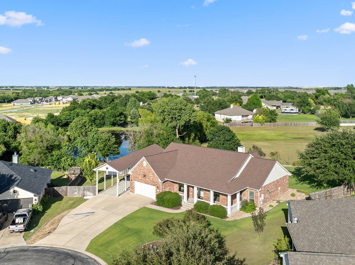 View 208 Blanco DR in Rivers Crossing Ph 03 208 Blanco DR - front exterior - Luxury home in Rivers Crossing Ph 03, Hutto, TX