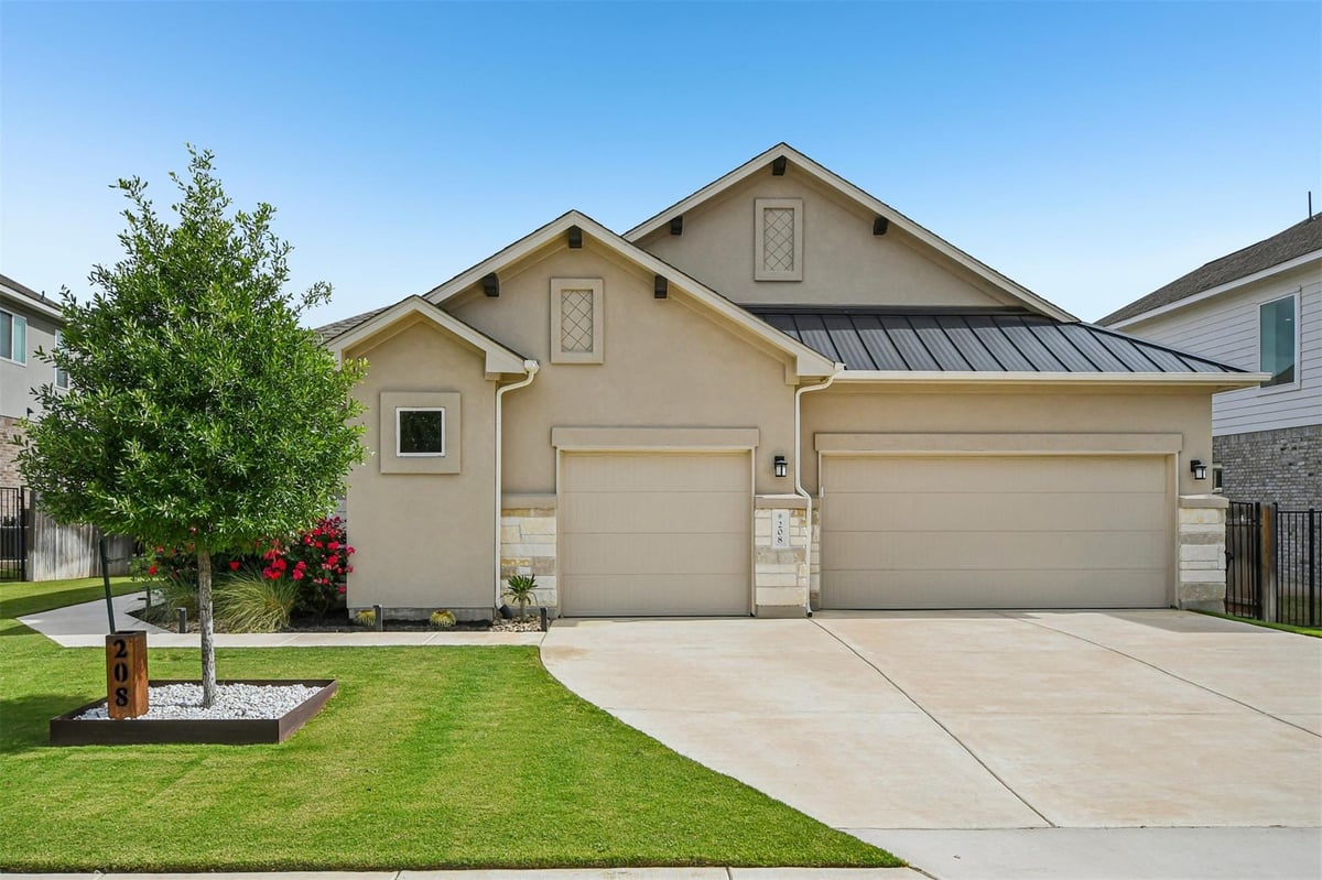 Living area at 208 Great Lawn Bnd - 4 bed 3 bath home