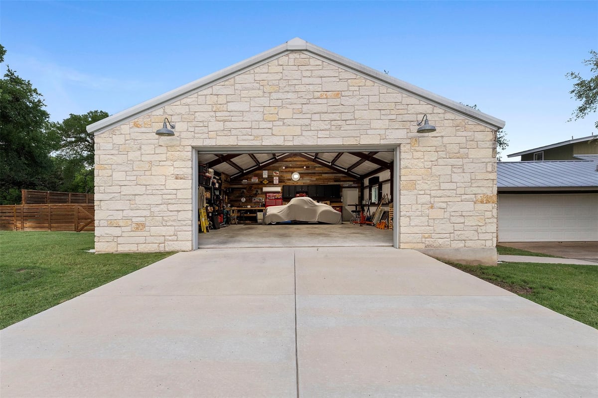 Living area at 208 Willet Dr - 4 bed 2 bath home