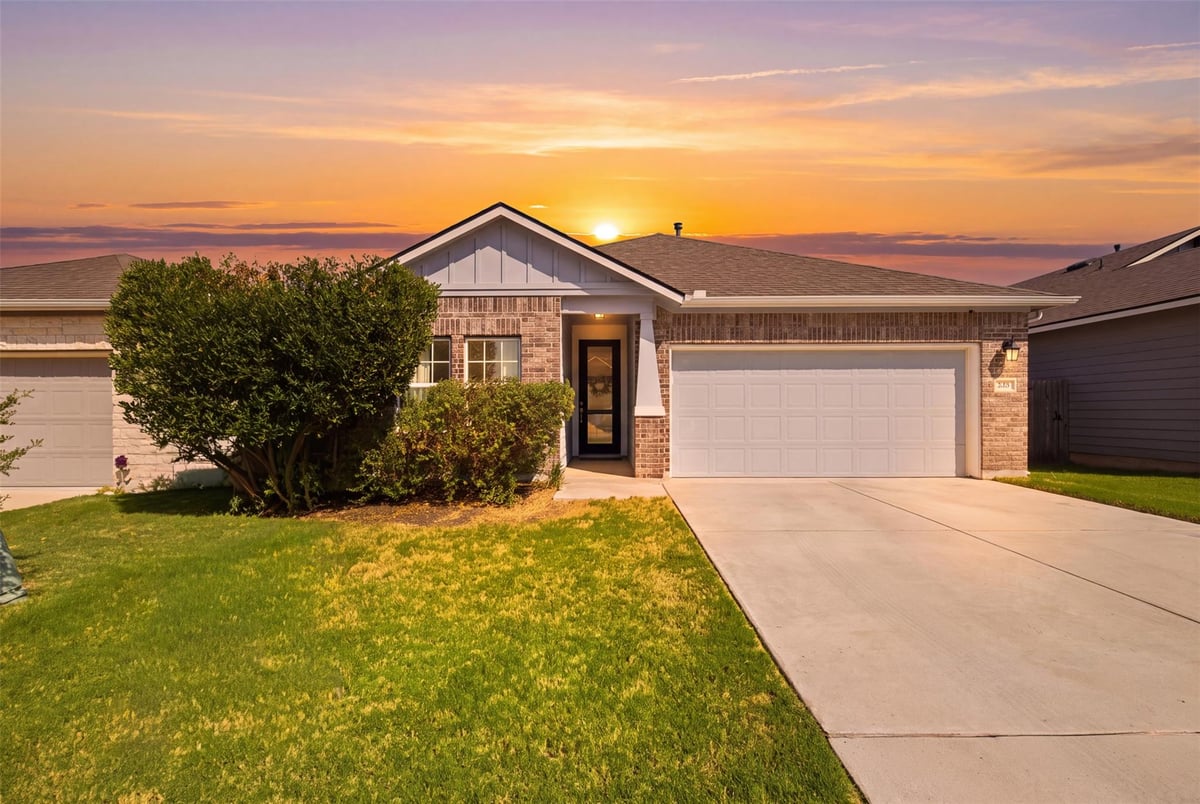 208 Winding Hollow LN - property photo 1 - Luxury home in MORNINGSTAR, Georgetown, TX