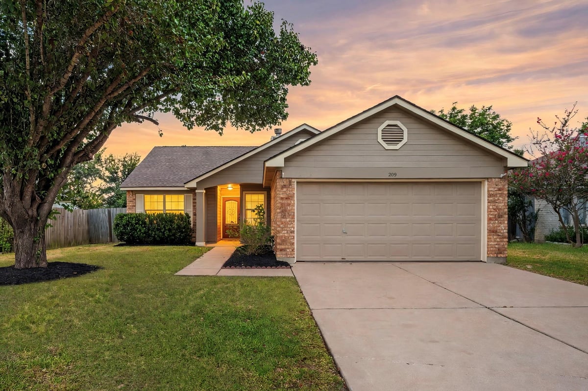 View 209 Clarks WAY in Clarks Crossing 209 Clarks WAY - property photo 1 - Luxury home in Clarks Crossing, Hutto, TX