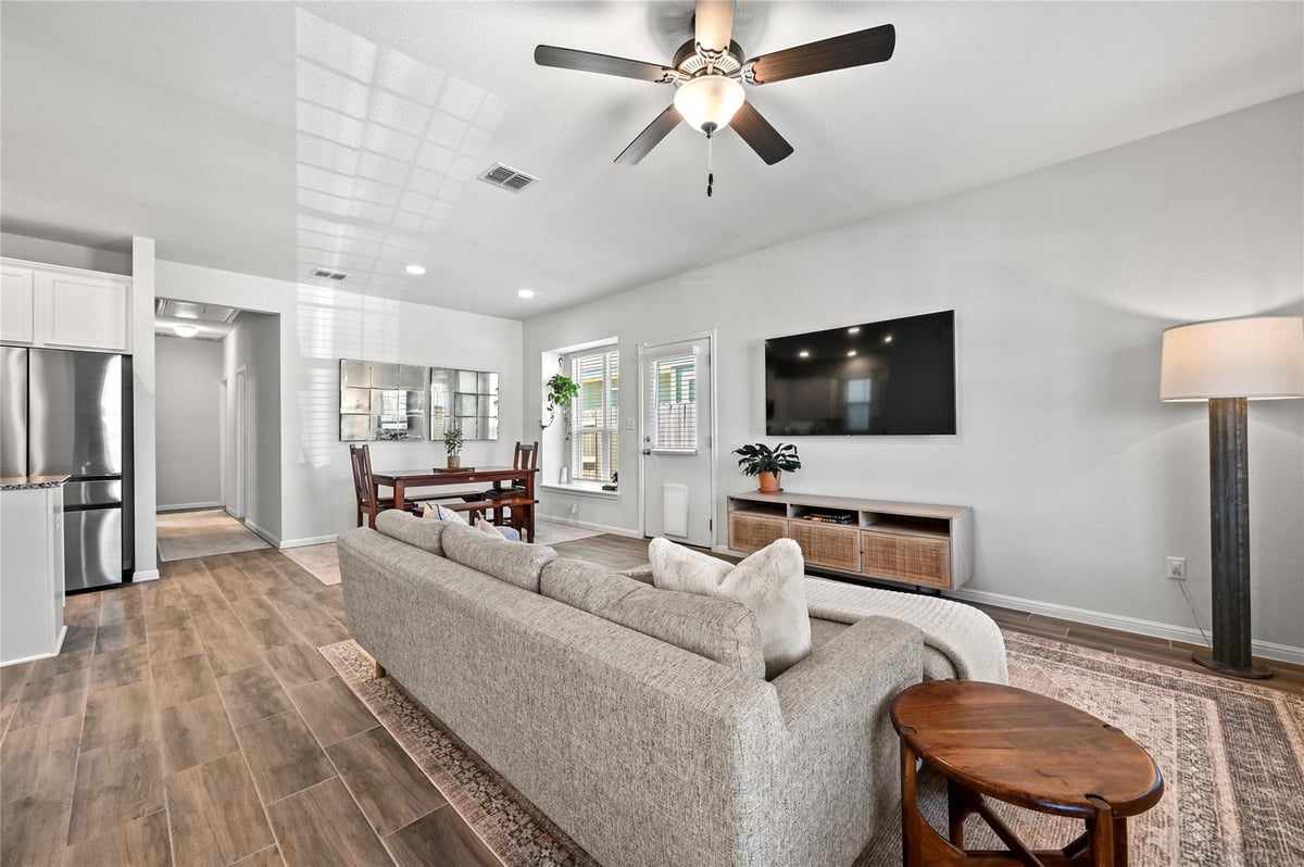 Living area at 209  Duck Creek Trl - 3 bed 2 bath home