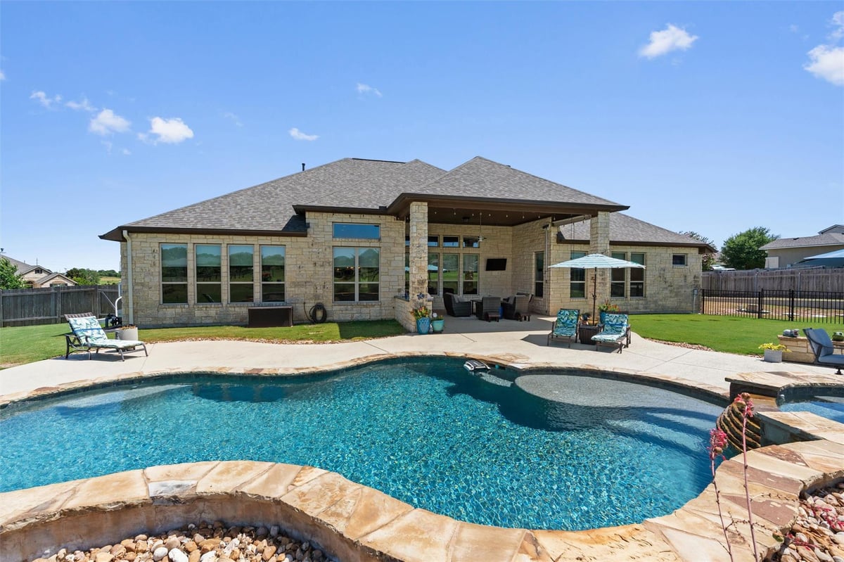 View 209 E Vienna DR in Green Haven Sub Ph 1 209 E Vienna DR - front exterior - Luxury home in Green Haven Sub Ph 1, Hutto, TX
