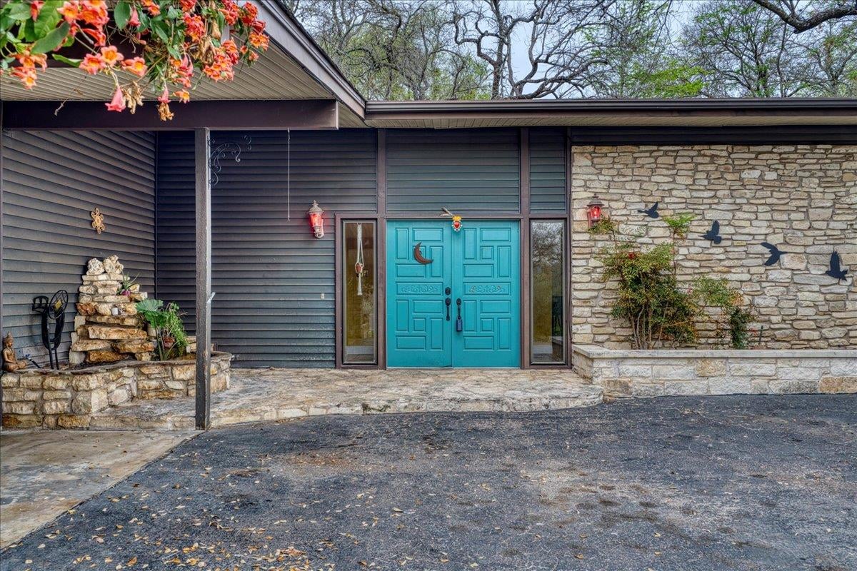 View 209 Finn ST in Lakeway Sec 02 209 Finn ST - property photo 1 - Luxury home in Lakeway Sec 02, Austin, TX