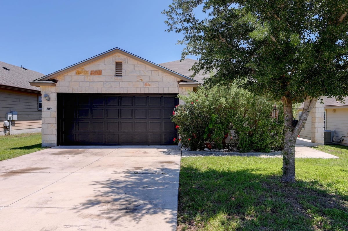 View 209 Hoya LN in Cottonwood Creek Ph 1 Sec 1D 209 Hoya LN - front exterior - Luxury home in Cottonwood Creek Ph 1 Sec 1D, San Marcos, TX