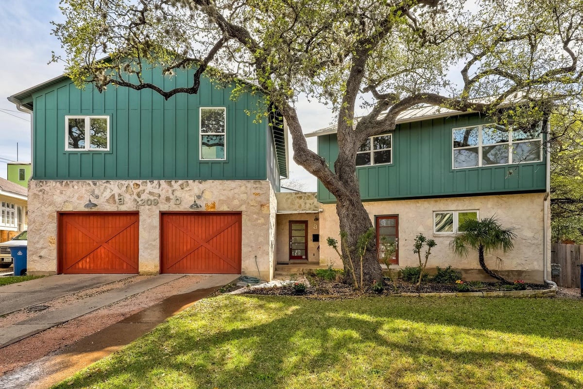 View 209 Park LN Unit #A in Fairview Park 209 Park LN Unit #A - property photo 1 - Luxury home in Fairview Park, Austin, TX