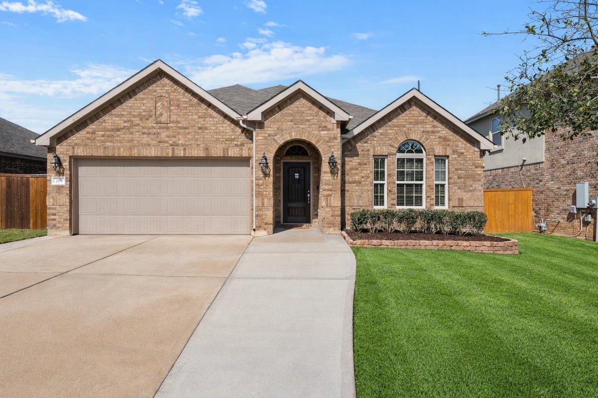 View 209 Summer Azure St in Teravista 209 Summer Azure St - property photo 1 - Luxury home in Teravista, Georgetown, TX