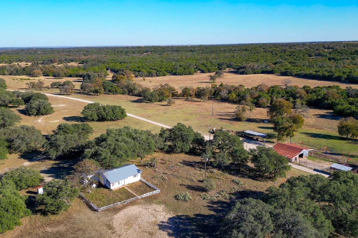 Living area at 20949 Firefly Rd - J T Steelman Surv A-746, Salado, TX