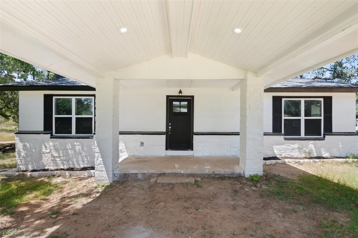 View 210 Highcrest Dr in Sherwood Downs 210 Highcrest Dr - front exterior - Luxury home in Sherwood Downs, Granite Shoals, TX