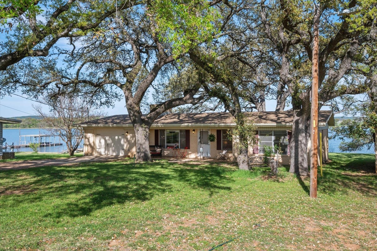 Living area at 210 Lake Loop - 3 bed 2 bath home