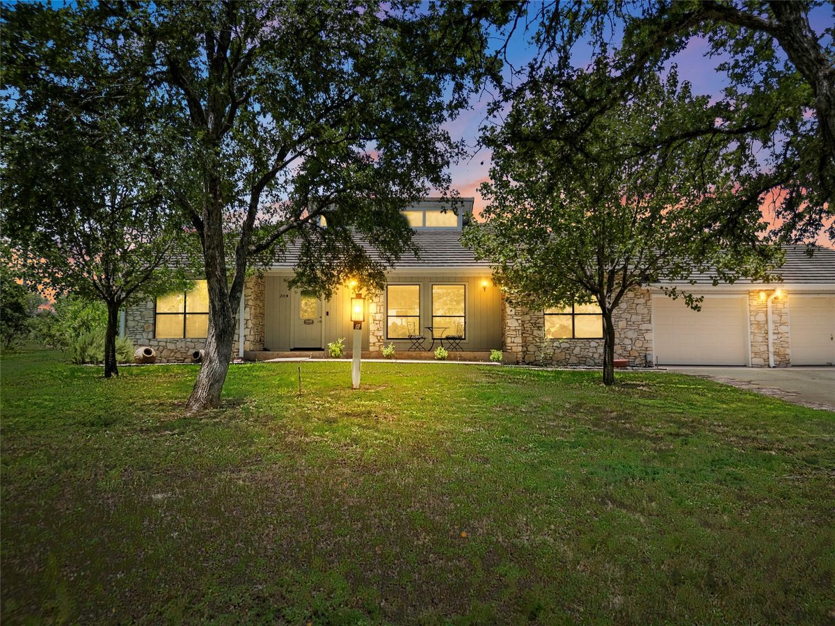 210 Teeoff Unit #B - front exterior - Luxury home in Horseshoe Bay Proper, Horseshoe Bay, TX