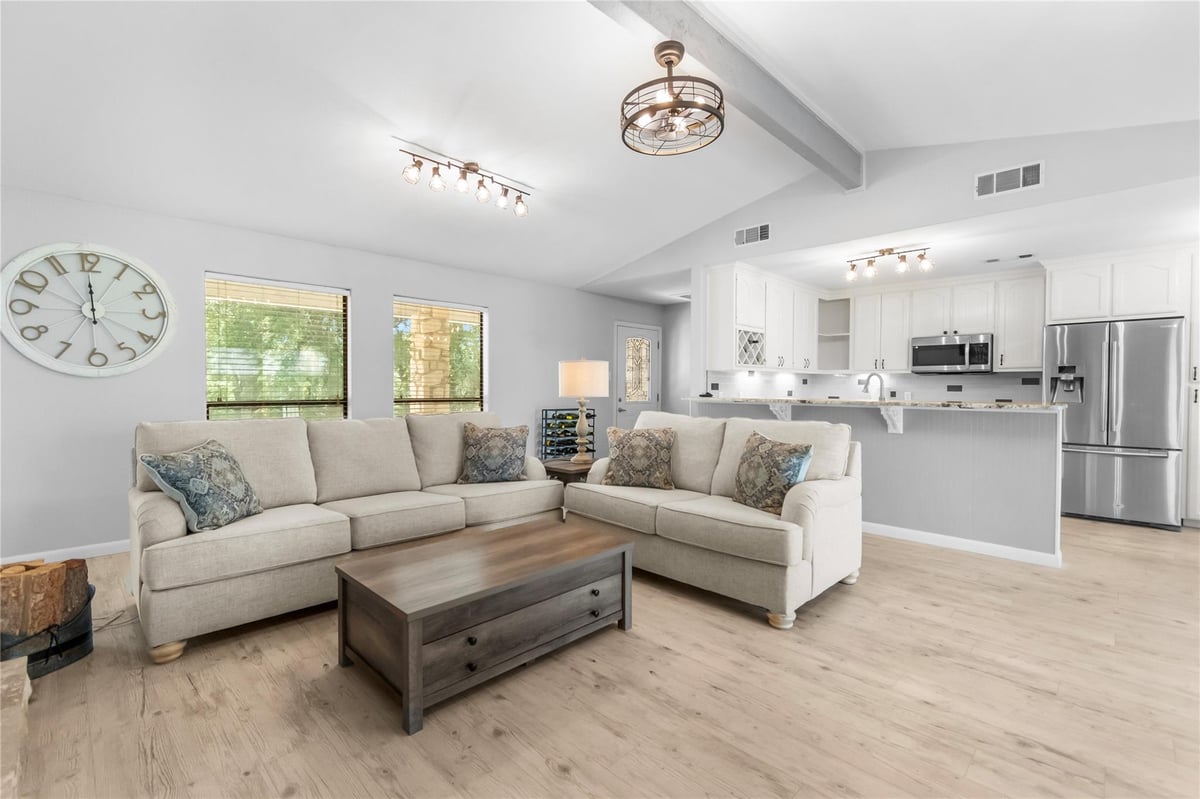 View 210 Teeoff Unit #B in Horseshoe Bay Proper 210 Teeoff Unit #B - property photo 1 - Luxury home in Horseshoe Bay Proper, Horseshoe Bay, TX