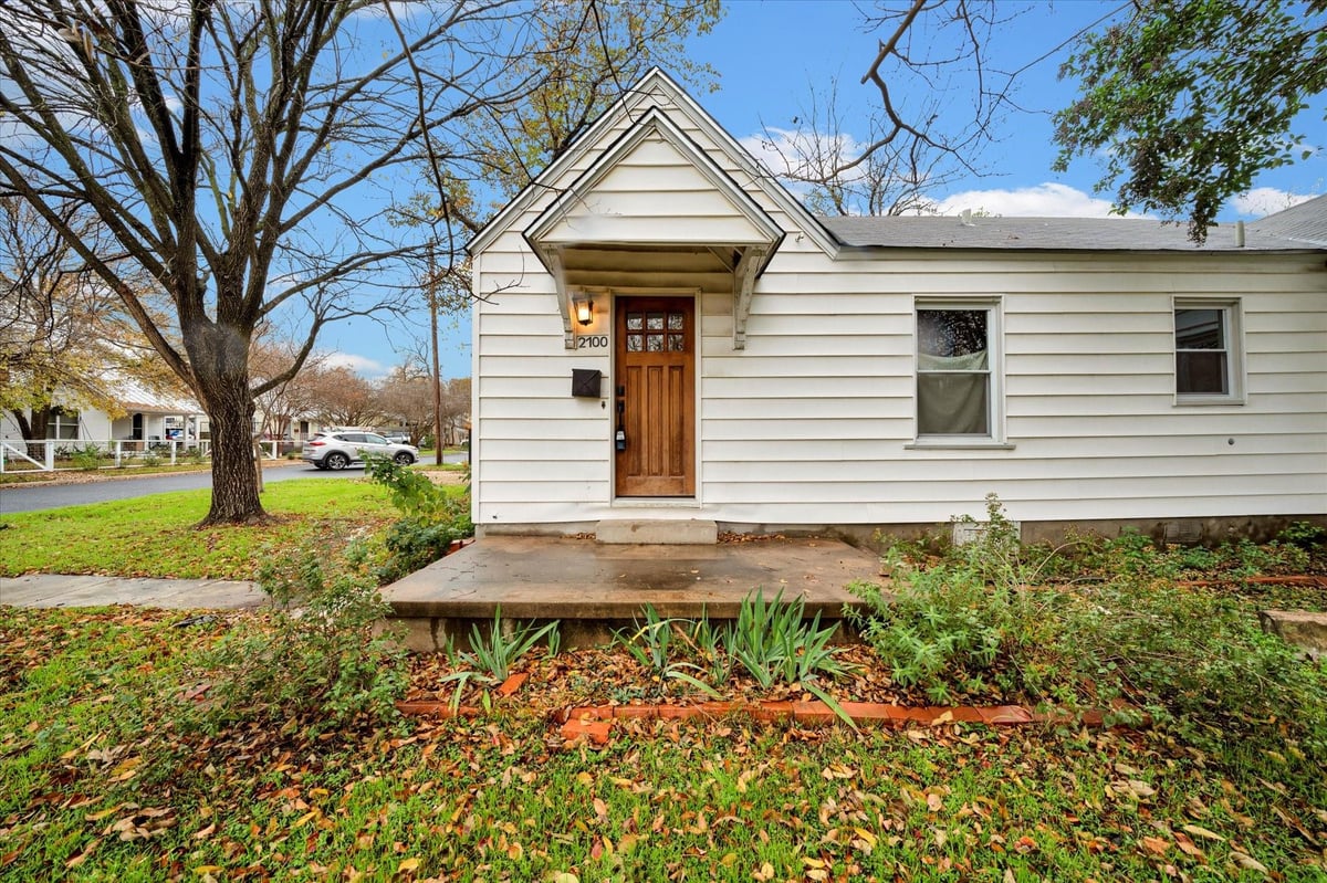 2100 Oxford Ave - property photo 1 - Luxury home in Oak Hill Add, Austin, TX