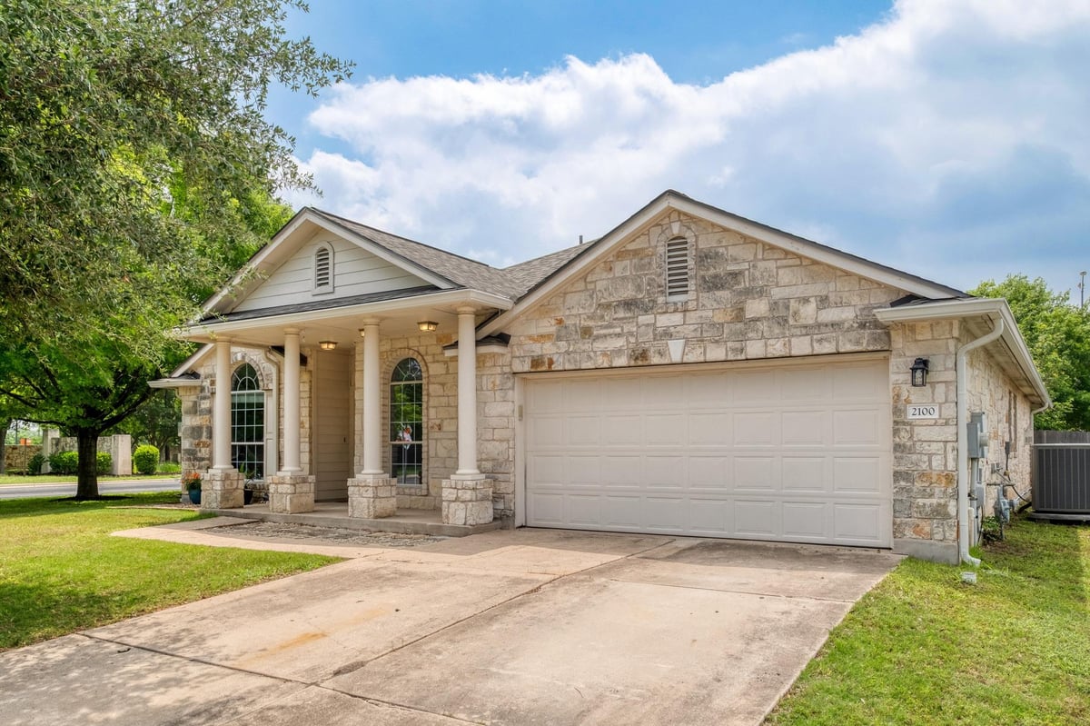 Living area at 2100 Pearson Way - 4 bed 2 bath home