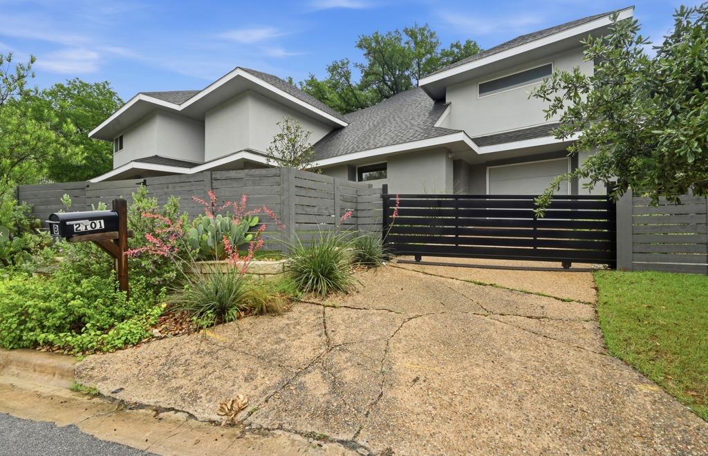 View 2101 Airole Way Unit #B in Fortune Estates Sec 04 Resub 2101 Airole Way Unit #B - front exterior - Luxury home in Fortune Estates Sec 04 Resub, Austin, TX
