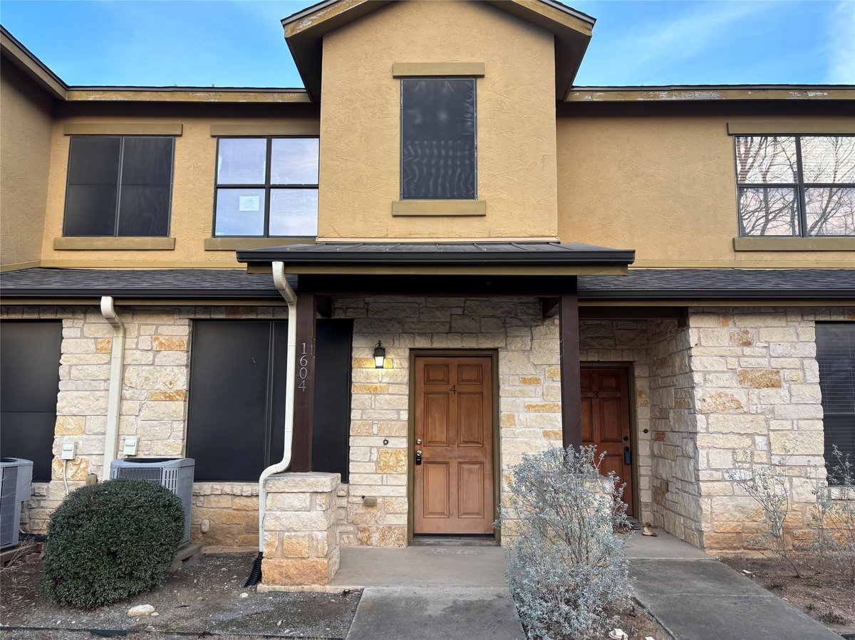 View 2101 Town Centre Dr Unit #1604 in Retreat At Town Centre Condo 2101 Town Centre Dr Unit #1604 - front exterior - Luxury home in Retreat At Town Centre Condo, Round Rock, TX