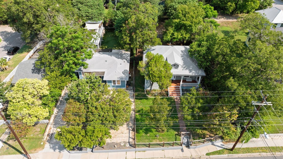 View 2102 E Martin Luther King Jr BLVD in Johns C R 2102 E Martin Luther King Jr BLVD - property photo 1 - Luxury home in Johns C R, Austin, TX