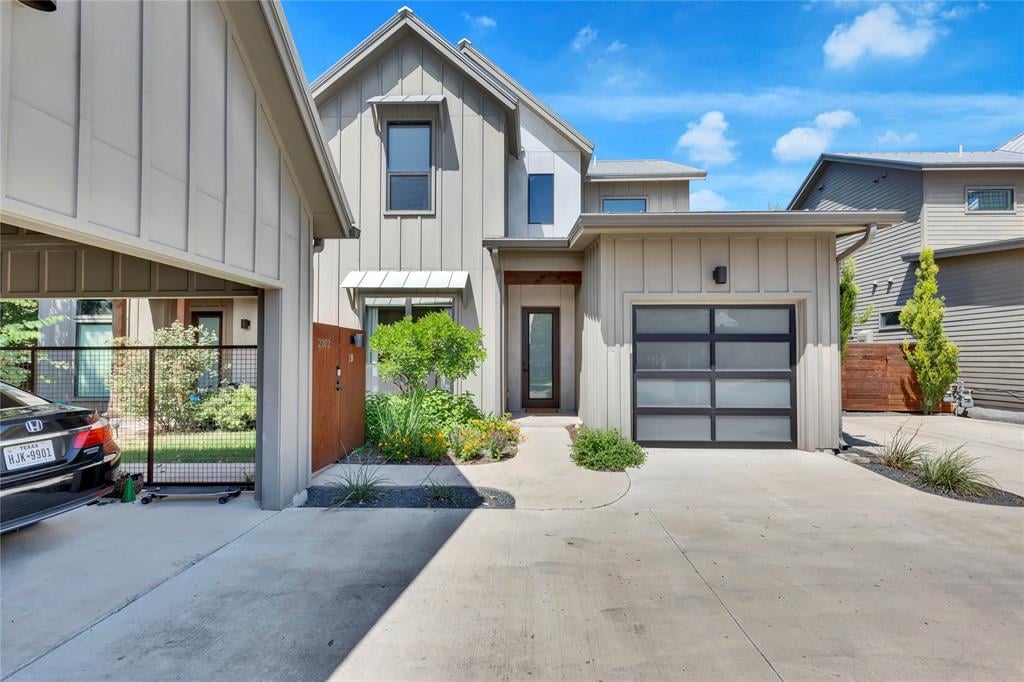 View 2102 EM Franklin Ave Unit #1A in Crest Haven Add 2102 EM Franklin Ave Unit #1A - front exterior - Luxury home in Crest Haven Add, Austin, TX
