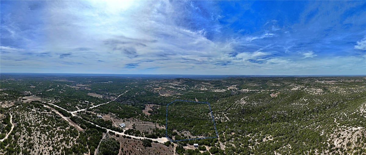 Living area at 2102 Montell Rd - Hill Country Ranches, Wimberley, TX
