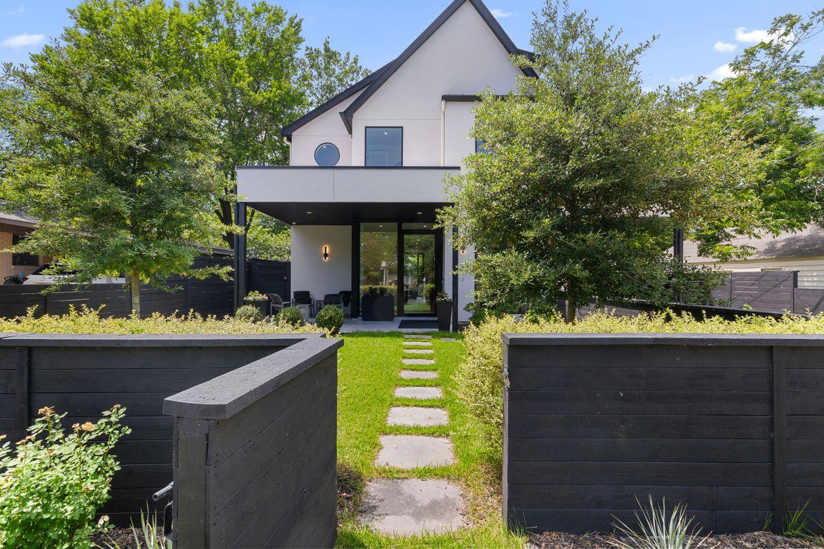 2102 Oxford ST - front exterior - Luxury home in Oak Hill ADDN, Austin, TX