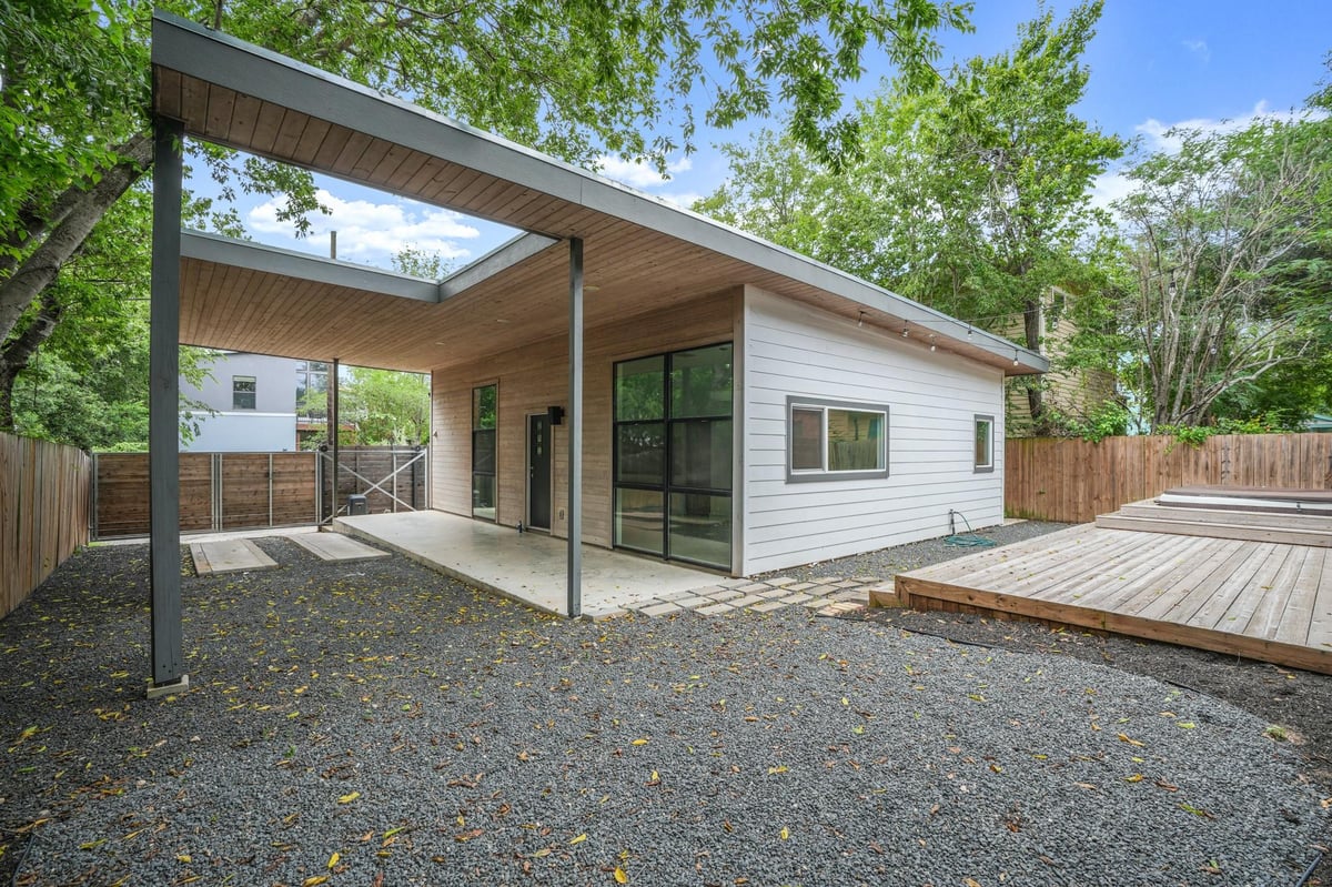 View 2103 E 14th ST Unit #B in N/a 2103 E 14th ST Unit #B - front exterior - Luxury home in N/a, Austin, TX