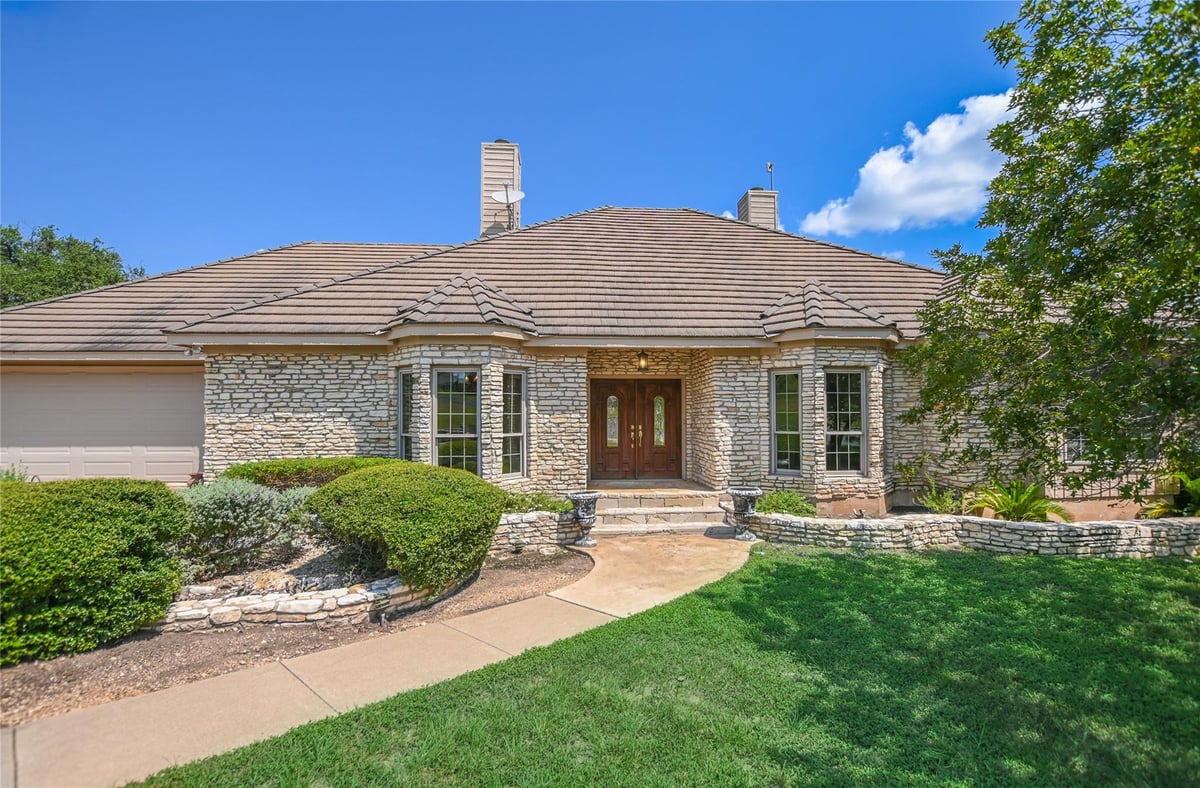 2104 Chipshot Ct - front exterior - Luxury home in Barton Creek Lakeside, Spicewood, TX