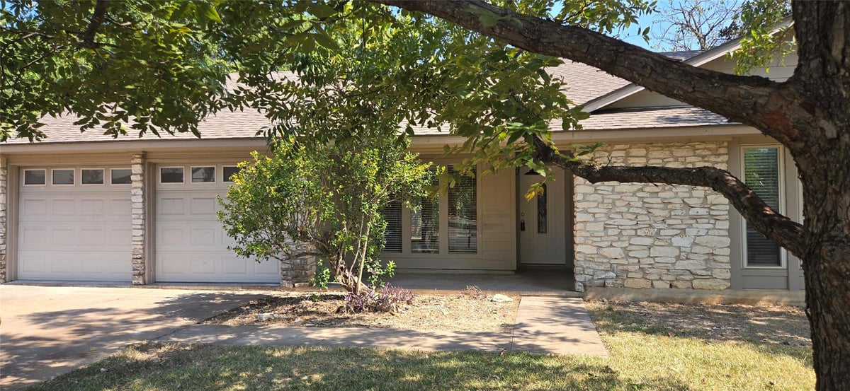 View 2104 Village Way DR in Fairmont Park Sec 02 2104 Village Way DR - property photo 1 - Luxury home in Fairmont Park Sec 02, Austin, TX