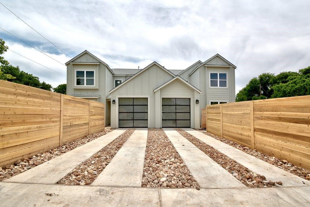 View 2105 Donahue Ln Unit #B in Peppertree Park Sec 04-A 2105 Donahue Ln Unit #B - front exterior - Luxury home in Peppertree Park Sec 04-A, Austin, TX