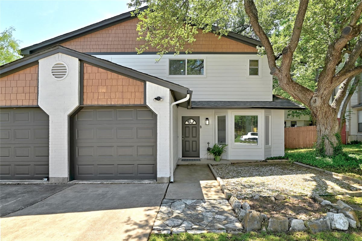 View 2105 Kirksey Dr Unit #B in Kasparek Add 2105 Kirksey Dr Unit #B - front exterior - Luxury home in Kasparek Add, Austin, TX
