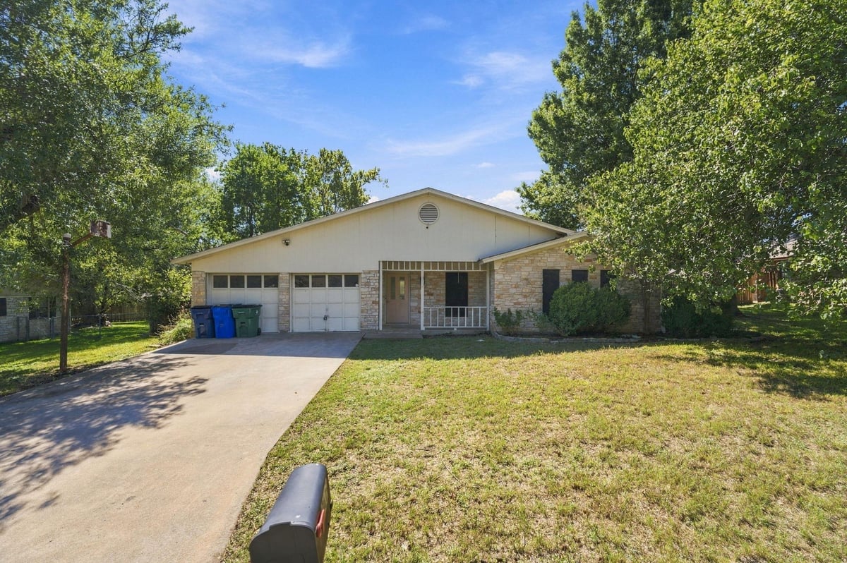 2105 Mildred DR, photo 1 of 31, Taylor, Taylor, TX