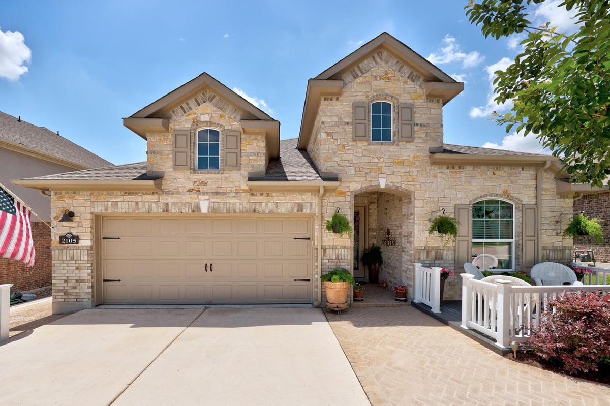 2105 Prairie Oaks DR - front exterior - Luxury home in Water Oak North Sec 4, Georgetown, TX