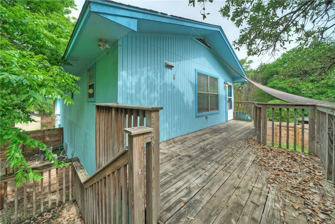 View 2105 Rabb RD Unit #Upper in Avon Heights Sec 05 2105 Rabb RD Unit #Upper - property photo 1 - Luxury home in Avon Heights Sec 05, Austin, TX