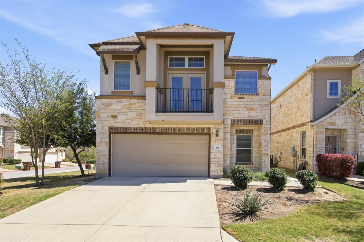 View 2105 Town Centre Dr Unit #39 in Cottages at Round Rock 2105 Town Centre Dr Unit #39 - front exterior - Luxury home in Cottages at Round Rock, Round Rock, TX